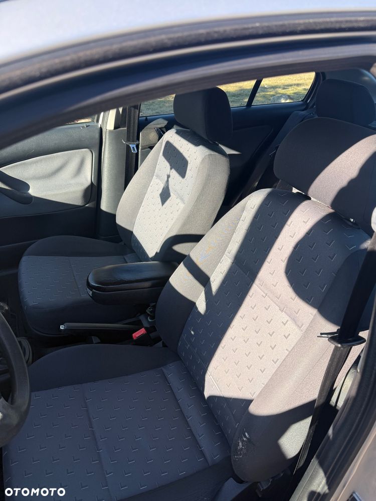 Skoda Octavia 1.6 Tour - 8