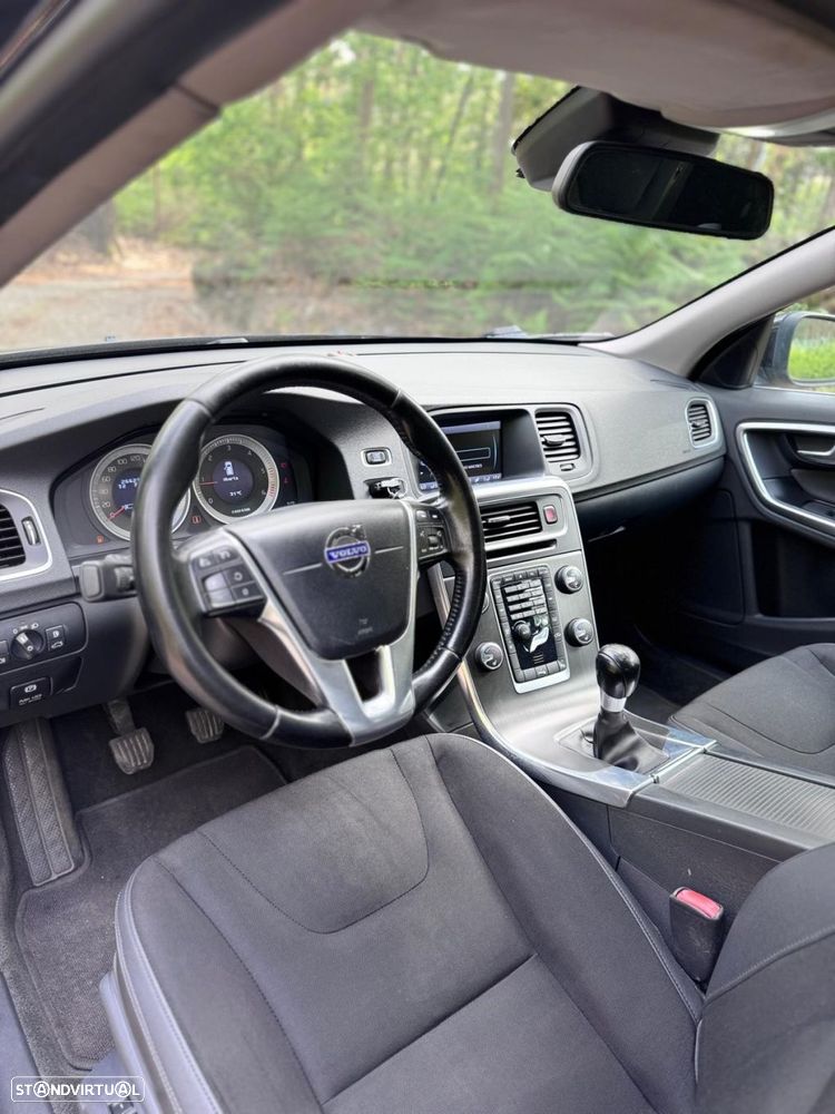 Volvo V60 2.0 D3 Momentum Start/Stop - 15