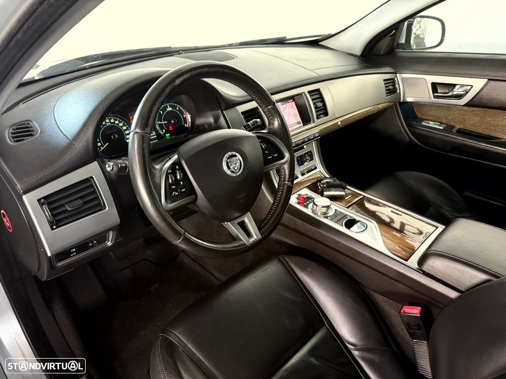 Jaguar XF 2.2 D Premium Luxury - 30