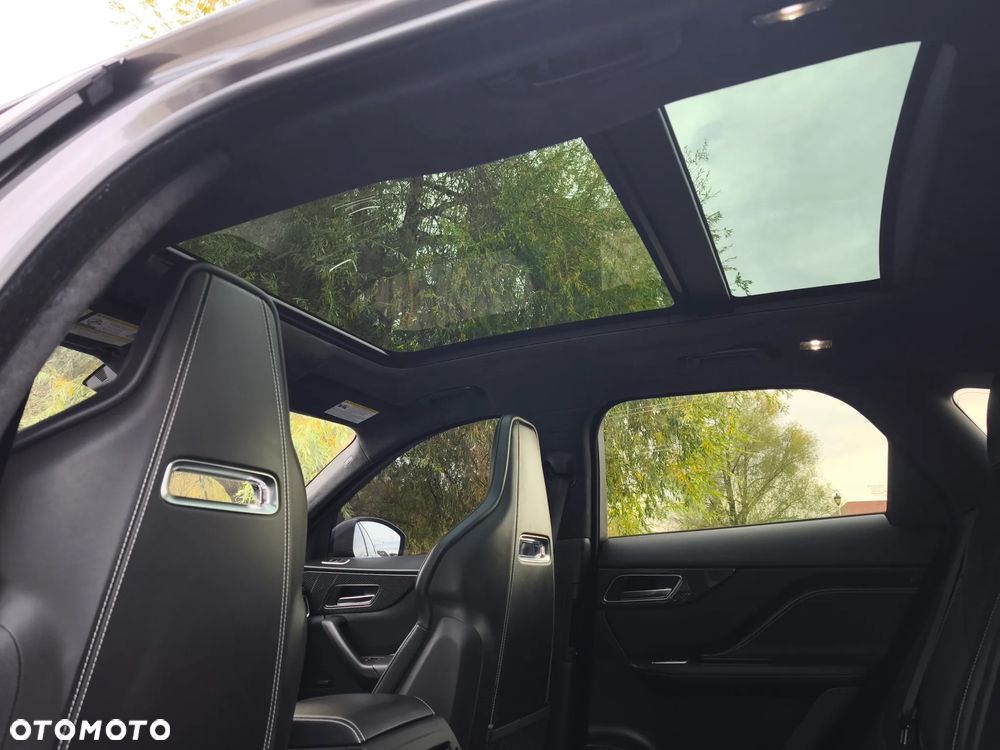 Jaguar F-Pace AWD SVR - 29
