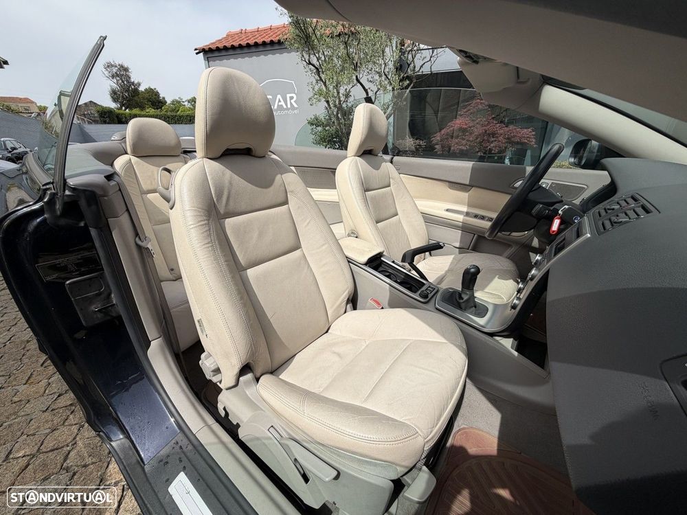 Volvo C70 2.0 D Momentum - 32