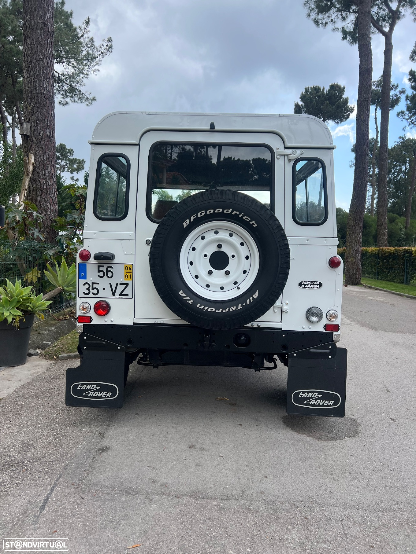 Land Rover Defender - 8