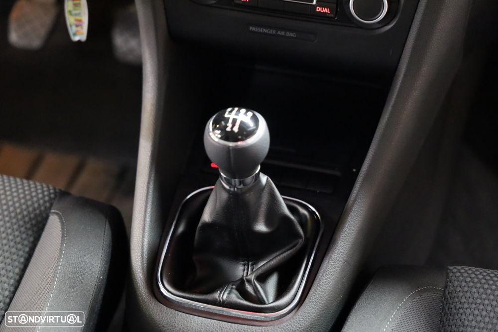 VW Golf 2.0 TDi Confortline - 10