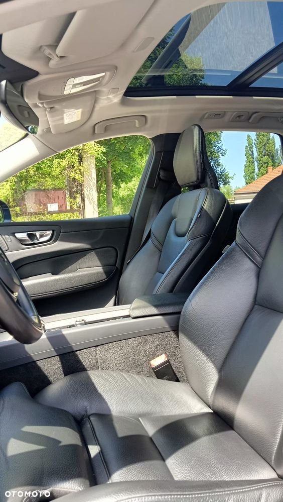 Volvo XC 60 B4 B Essential - 16