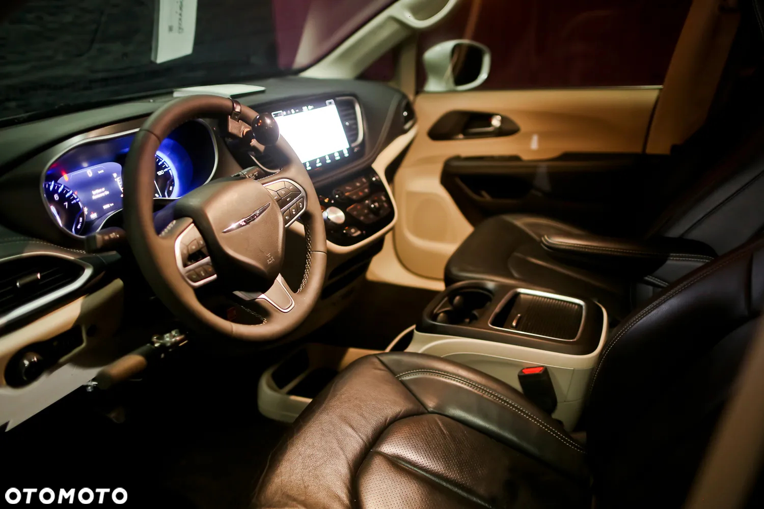 Chrysler Pacifica - 11