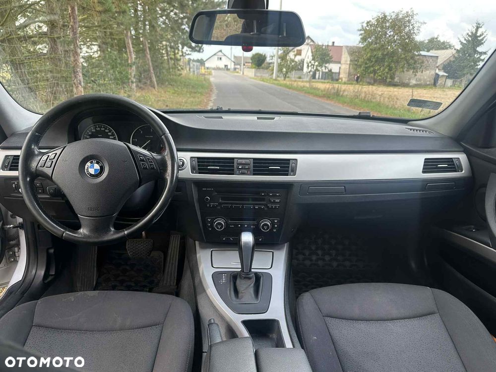 BMW Seria 3 320d DPF Touring - 7