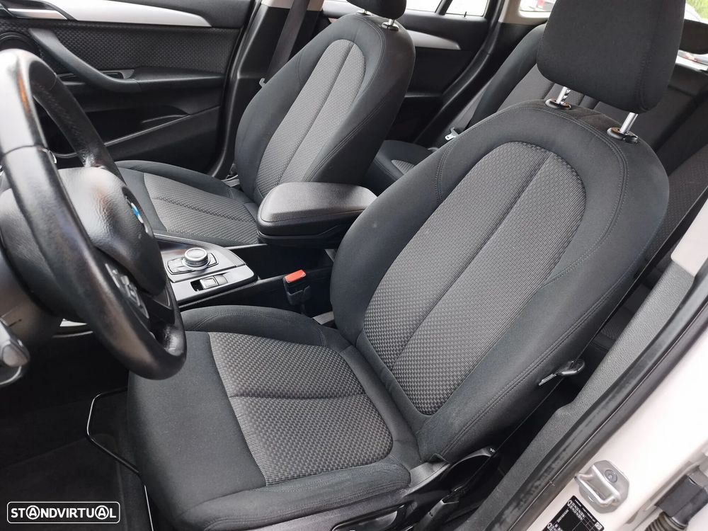 BMW X1 25 e xDrive Corporate Edition - 12