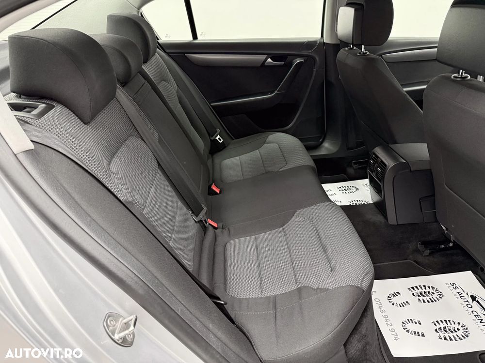 Volkswagen Passat 2.0 Blue TDI SCR Comfortline - 9