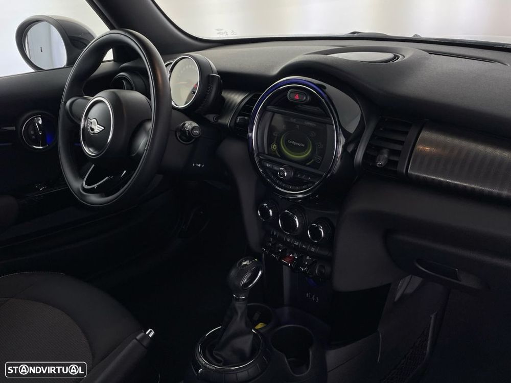 MINI 3 Portas Cooper Auto - 23