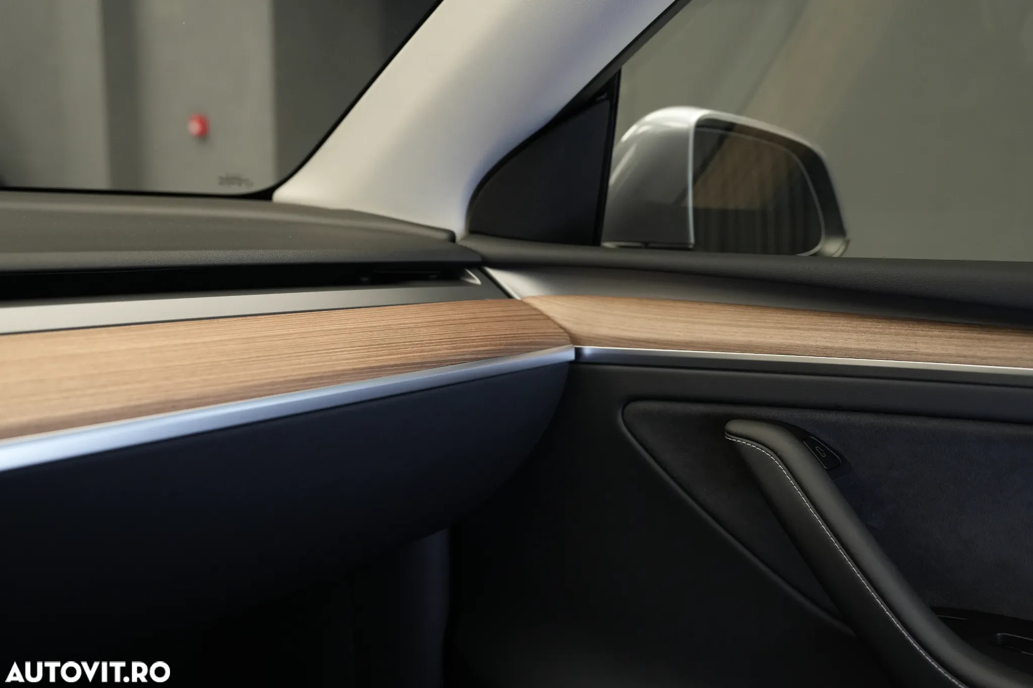 Tesla Model Y AWD Long Range - 17