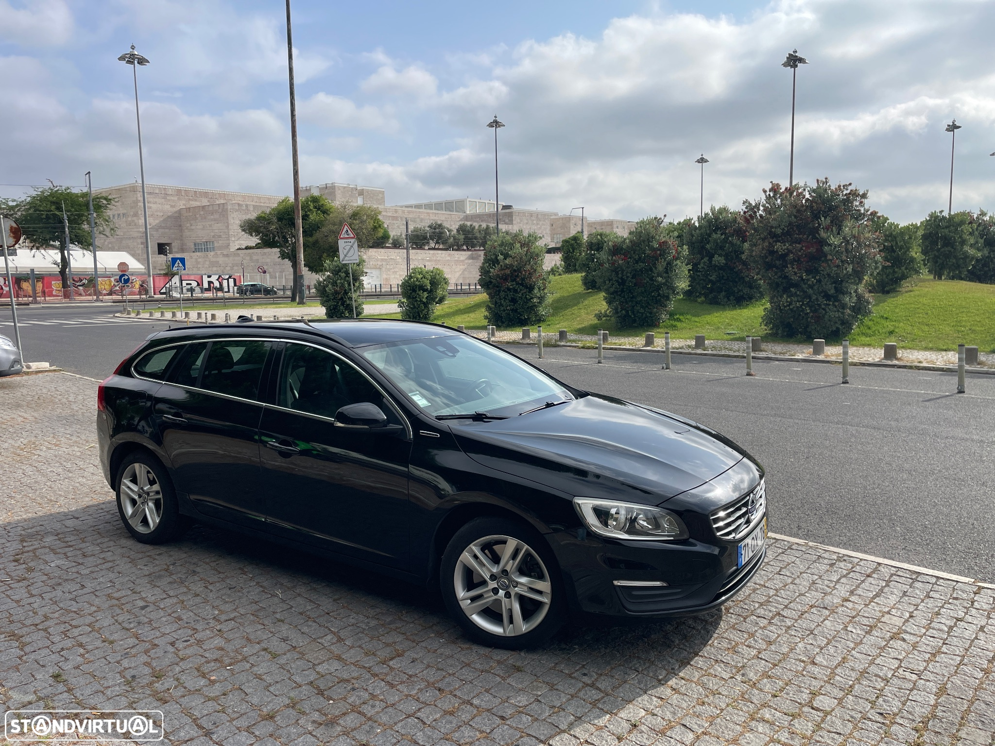 Volvo V60 2.4 D6 Momentum AWD Phev - 5
