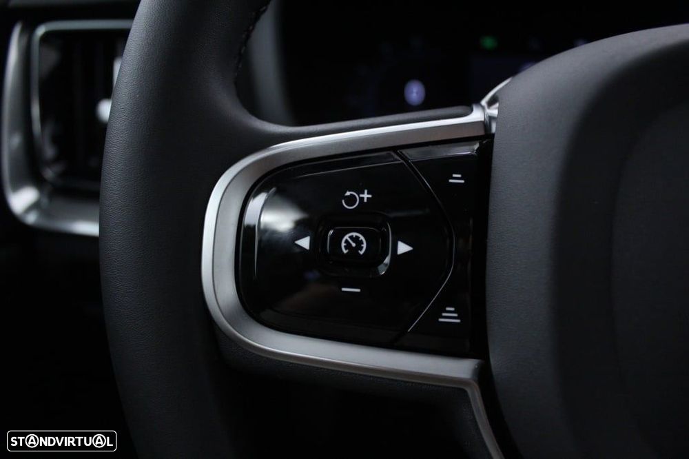 Volvo V60 2.0 B4 Plus Dark Auto - 23