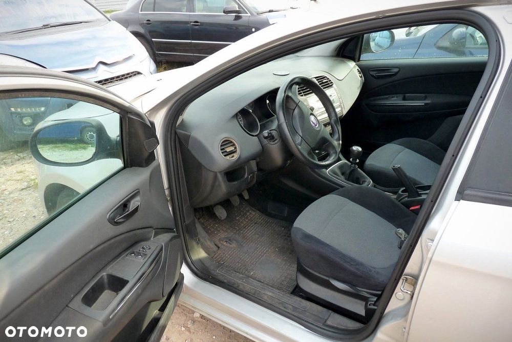 Fiat Bravo II 2007 1.9JTD 192A8000 HB5D (MASKA, ZDERZAK, LAMPA, BŁOTNIK, DRZWI, SZYBA, FOTEL) - 6
