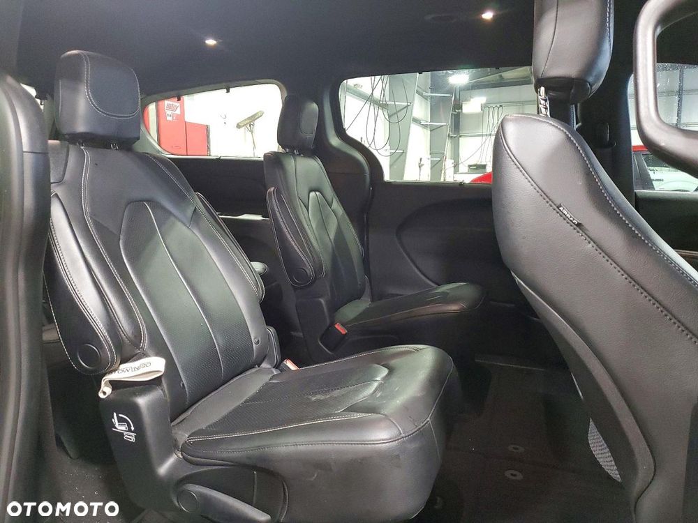 Chrysler Pacifica - 12