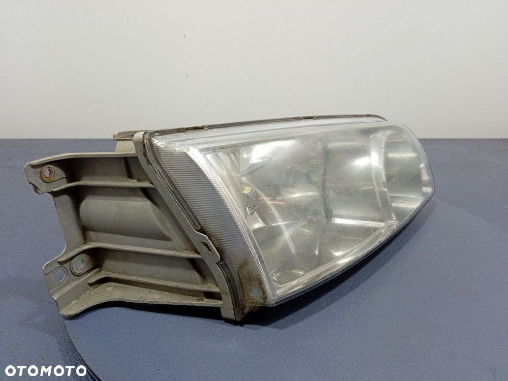 HYUNDAI H-1 STAREX I REFLEKTOR PRAWY PRZÓD LAMPA EU 010110999000 - 2