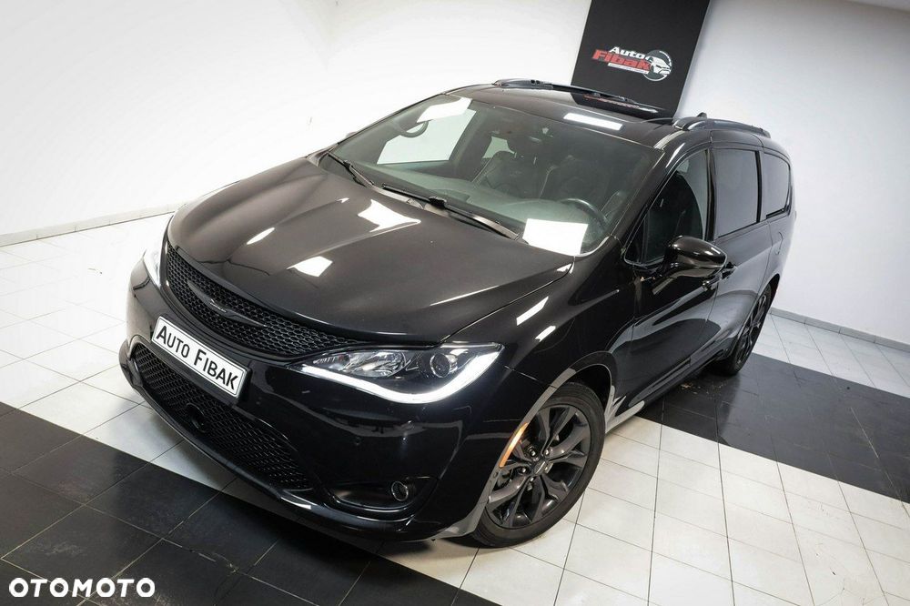 Chrysler Pacifica - 4