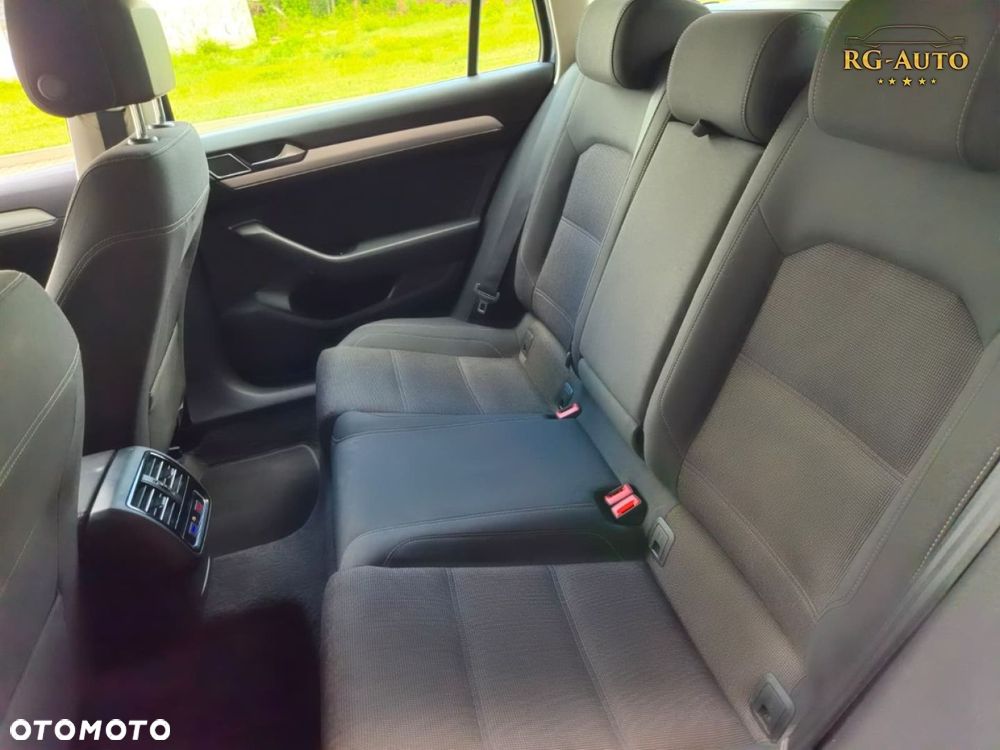 Volkswagen Passat - 29