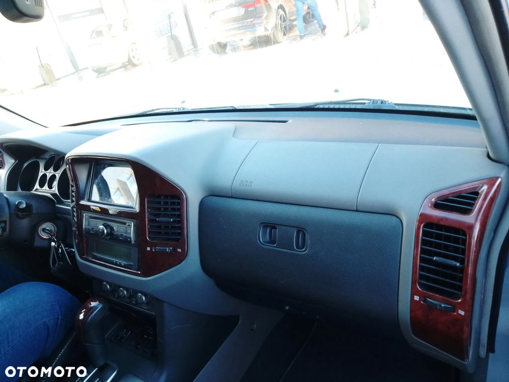 Mitsubishi Pajero 3.2 DI-D Automatik Dakar - 9