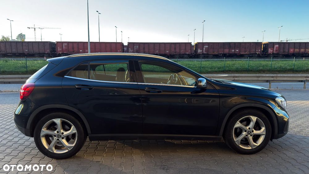 Mercedes-Benz GLA 200 7G-DCT - 21