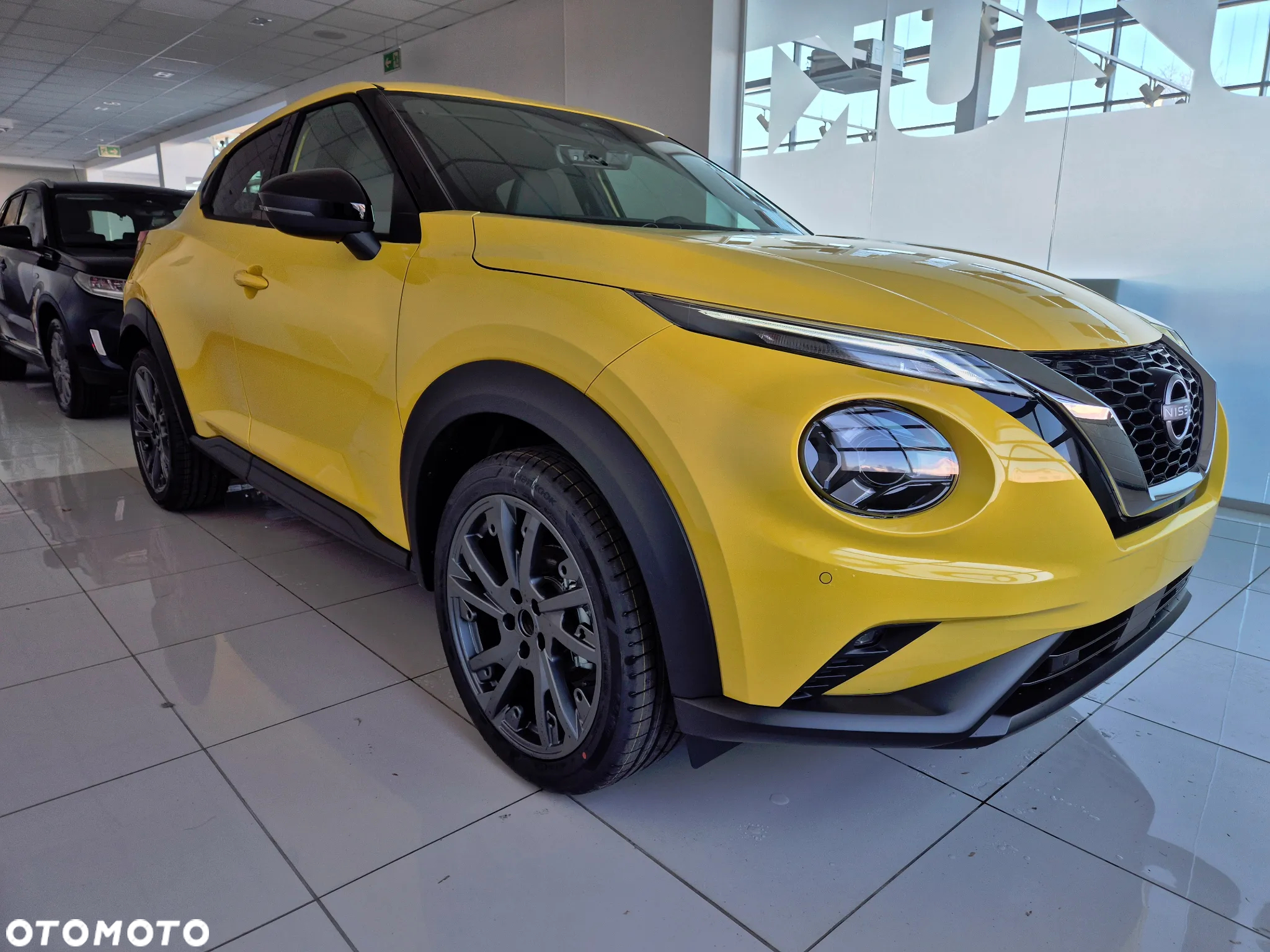 Nissan Juke 1.0 DIG-T N-Connecta DCT - 4
