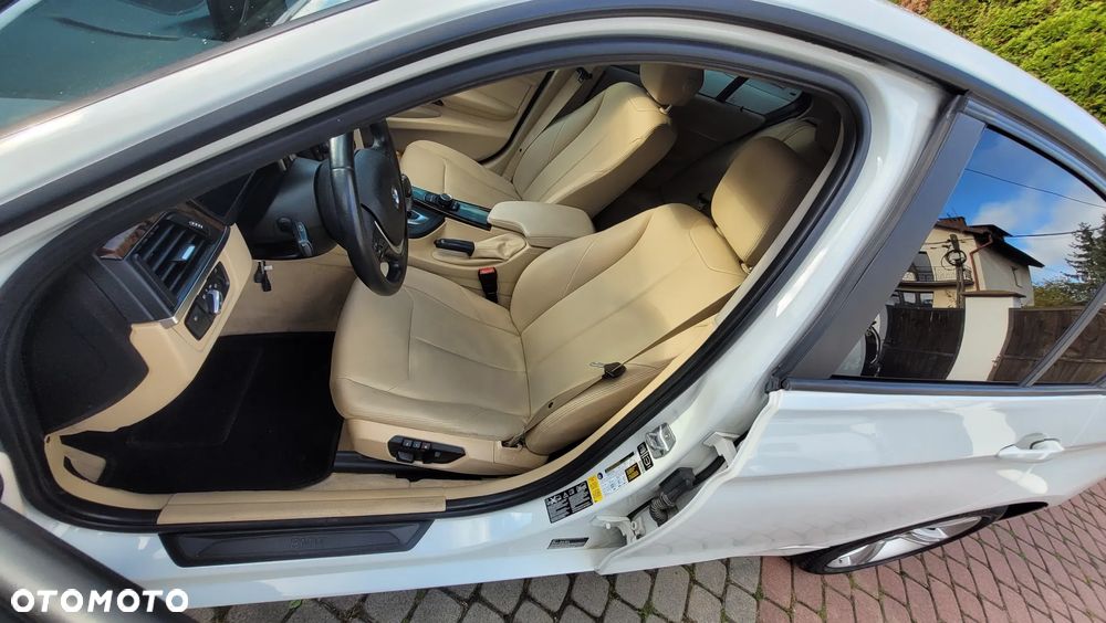 BMW Seria 3 328i xDrive - 15