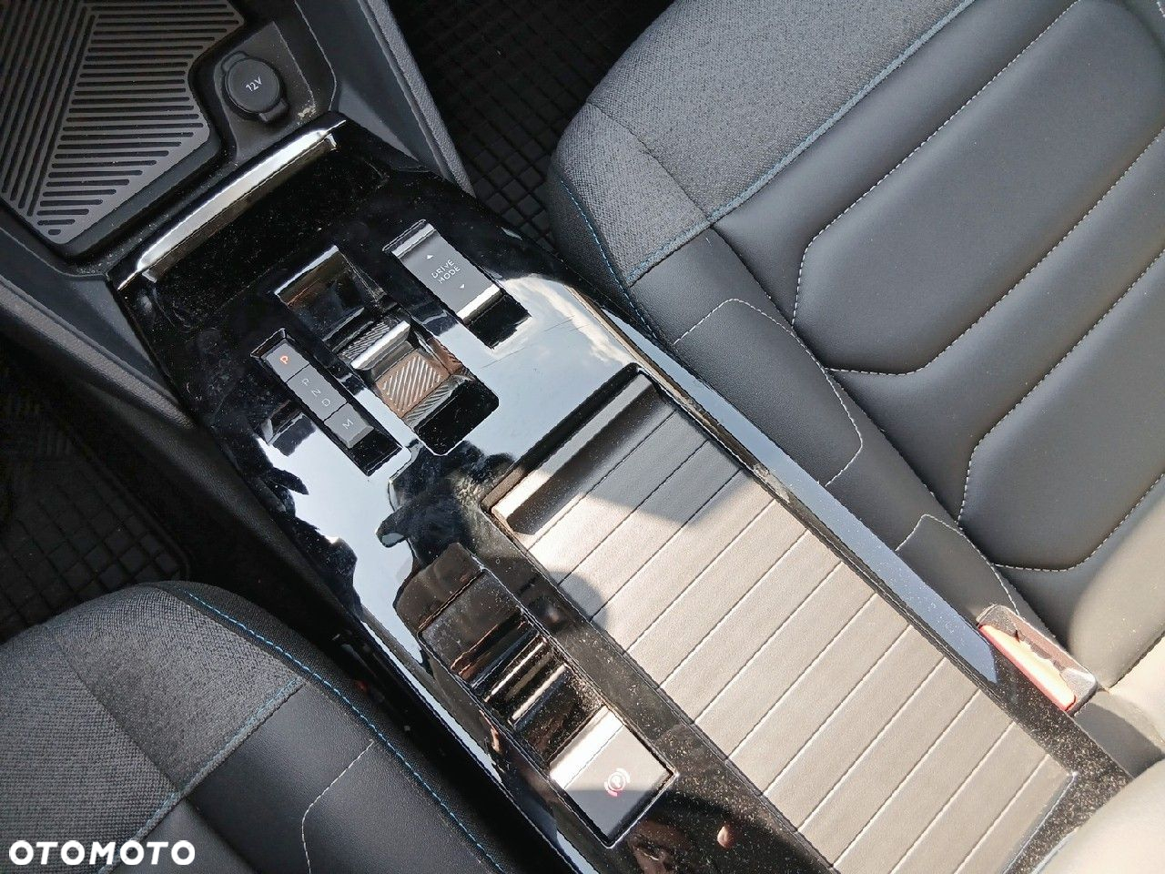 Citroën C4 1.2 PureTech Max S&S EAT8 - 16