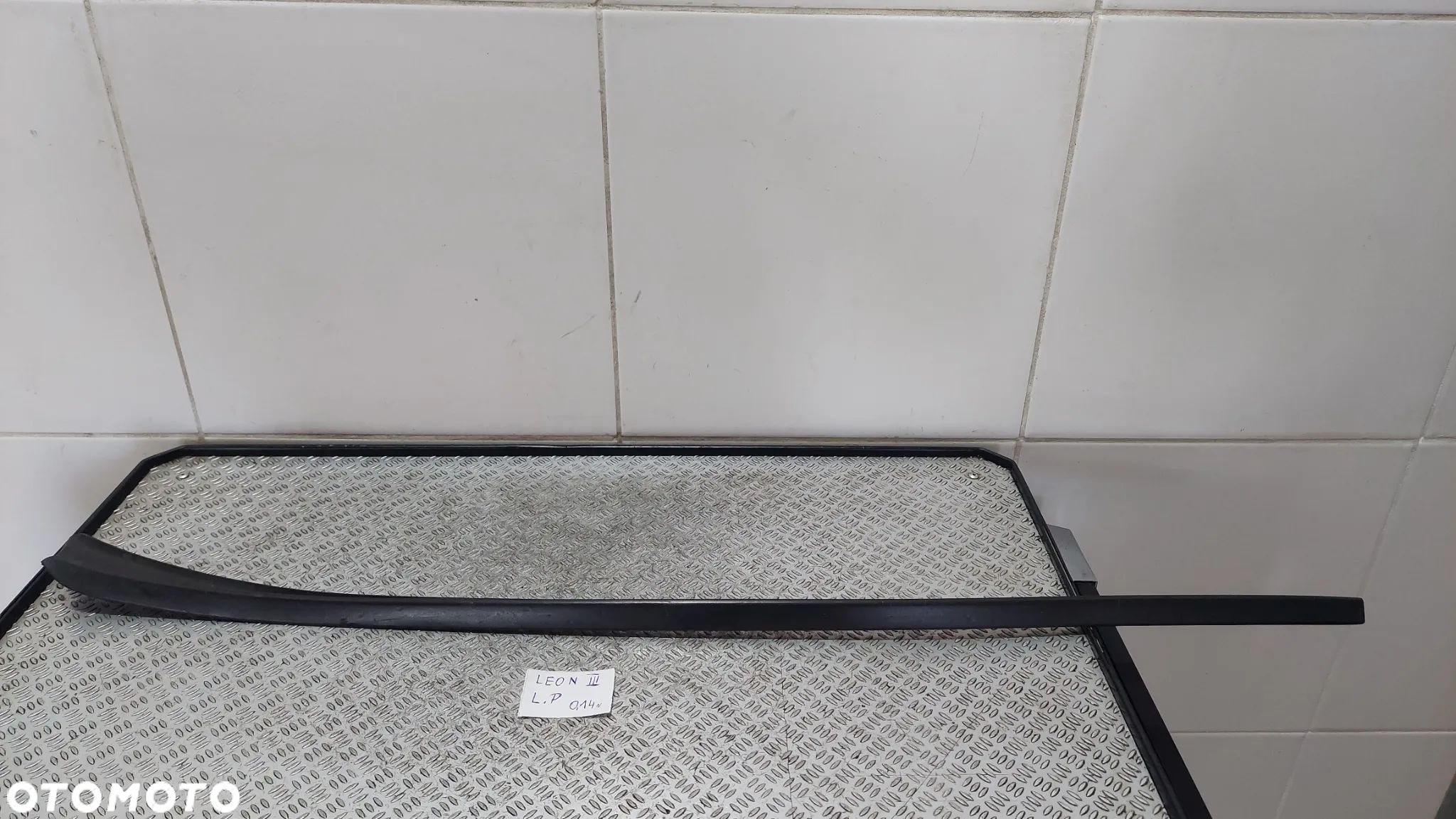 LISTWA CZOŁOWA SZYBY LEWY PRZÓD SEAT LEON III R2014 NR 5F0854319E - 1