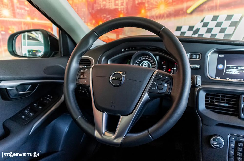Volvo V40 2.0 D3 Momentum Geartronic — fotografia 19