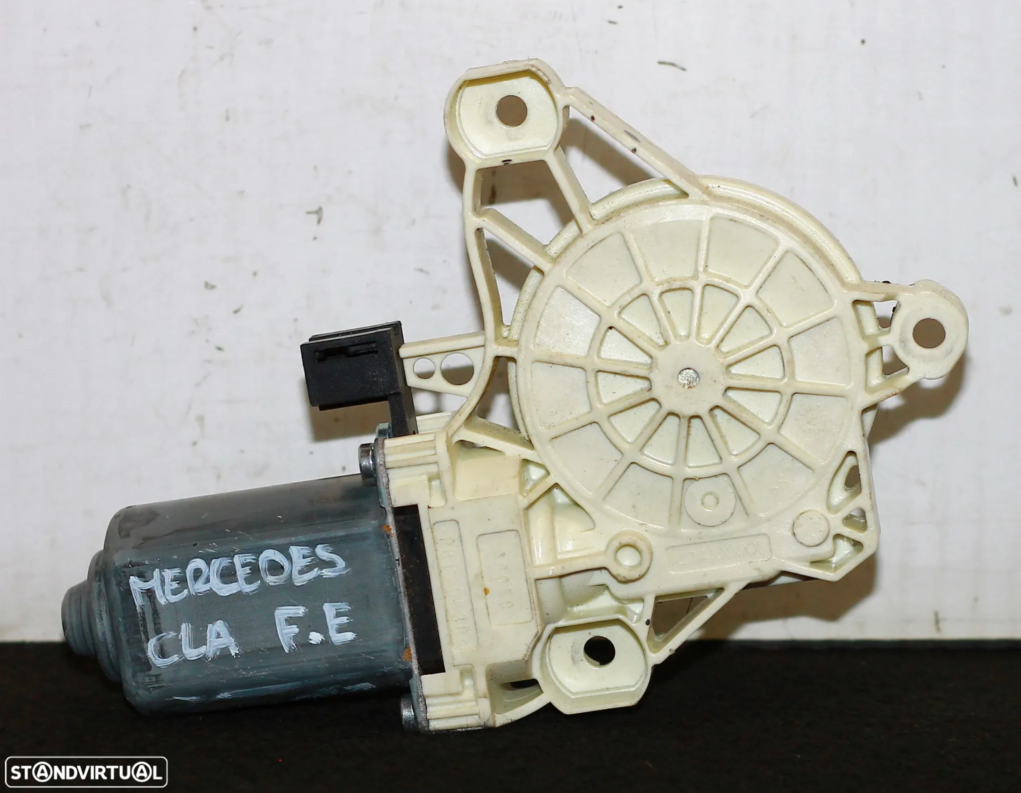 MOTOR ELEVATÓRIO DO VIDRO DIANTEIRO ESQUERDO MERCEDES CLA - 2