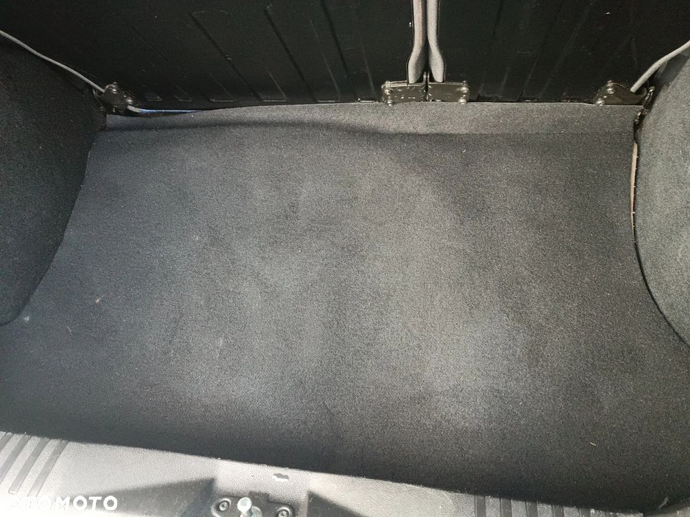 Ford Fiesta 1.4 Ambiente - 40