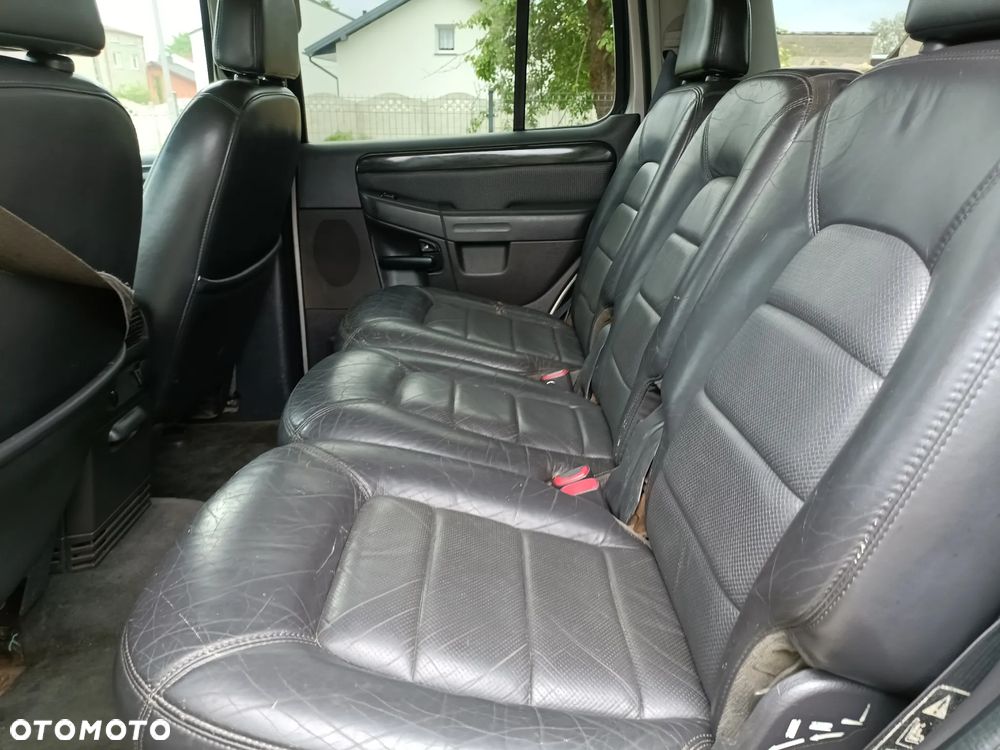 Ford Explorer - 16