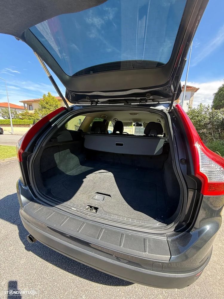 Volvo XC 60 2.0 D3 Drive Momentum - 10