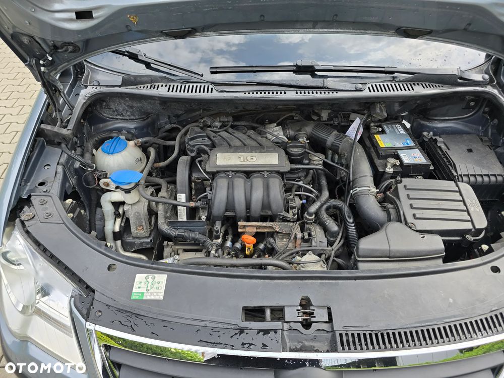 Volkswagen Touran 1.6 Basis - 24
