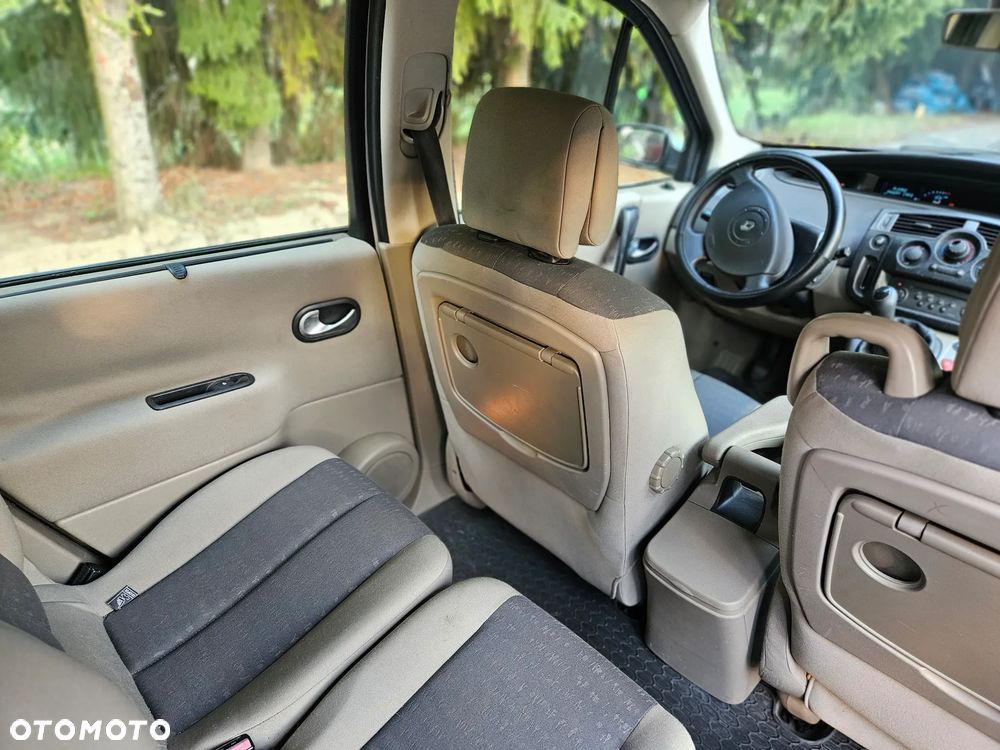 Renault Scenic 1.6 16V Emotion - 10