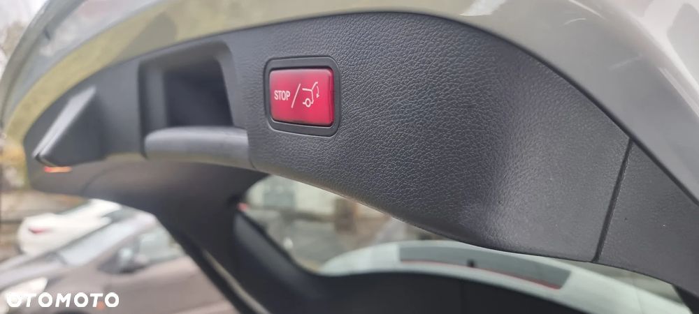 Mercedes-Benz GLA 250 4Matic 7G-DCT - 35