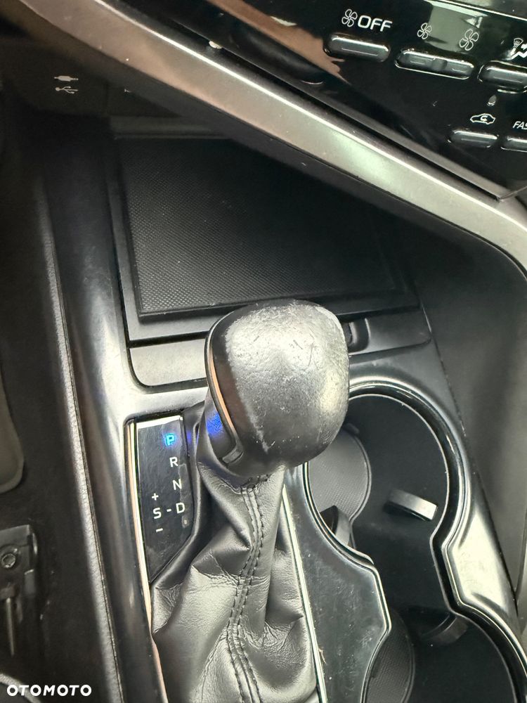 Toyota Camry 2.5 Hybrid Comfort CVT - 24