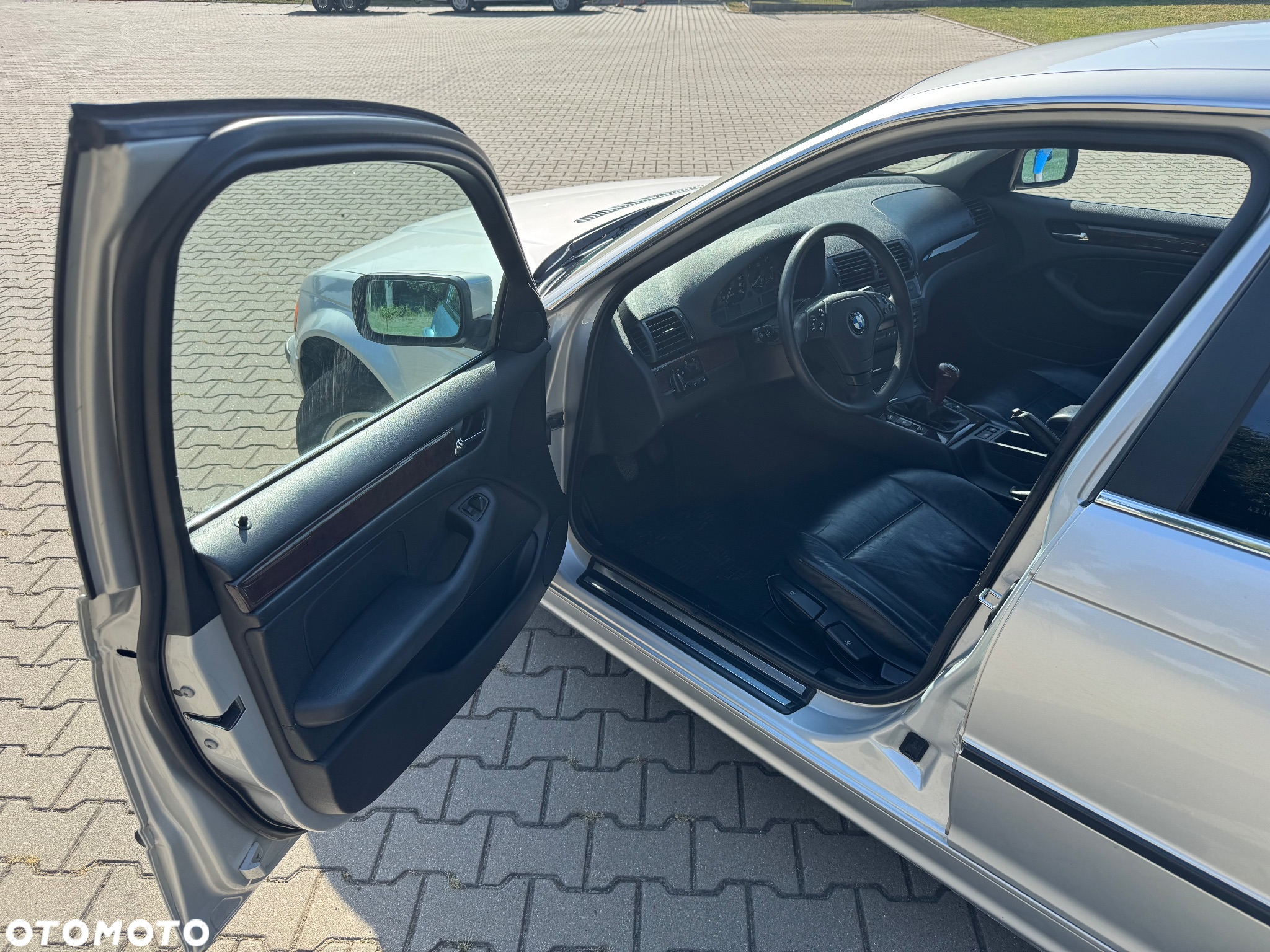 BMW Seria 3 323i - 16