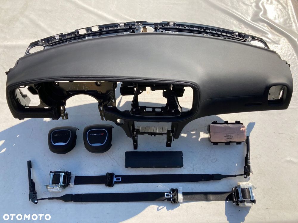 dodge charger deska kokpit konsola poduszki pasy - 1