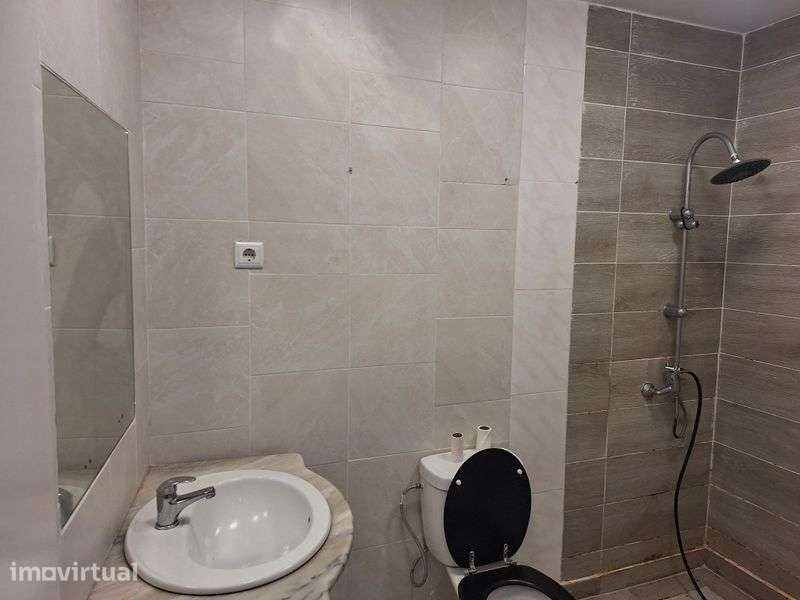 Alugo T-2  casa .Entrada partilhada. - Grande imagem: 5/5