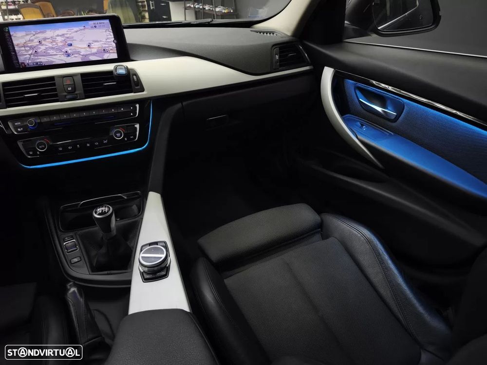 BMW 318 d Line Sport - 31