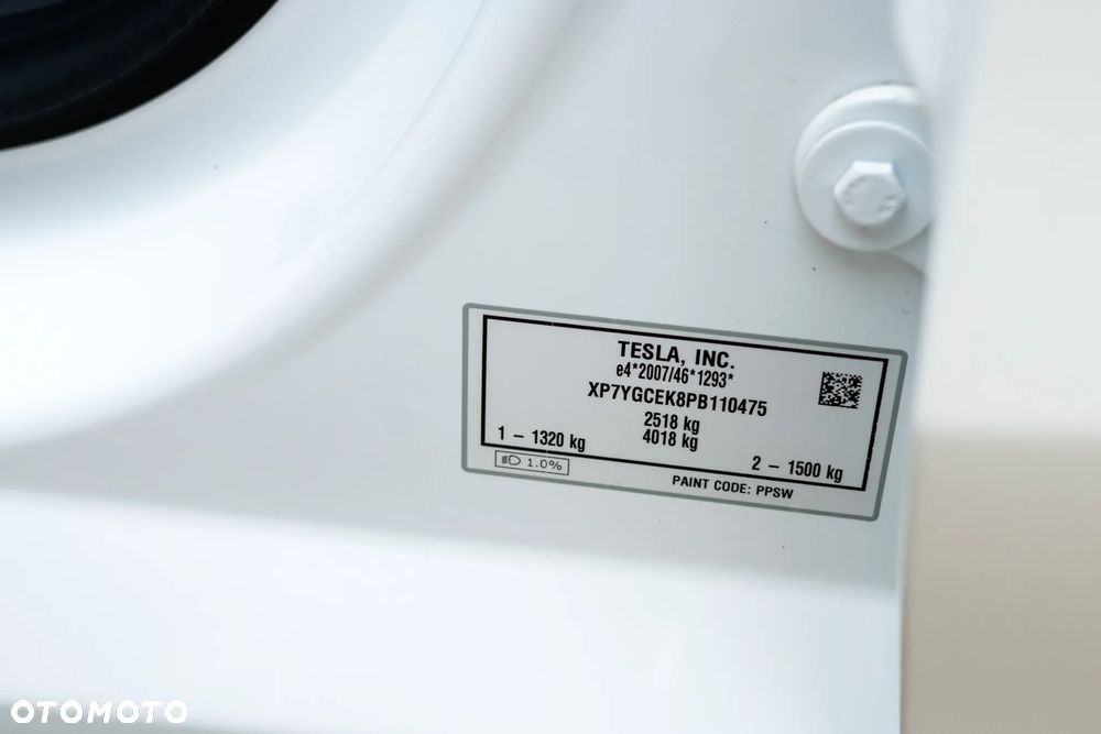 Tesla Model Y - 12