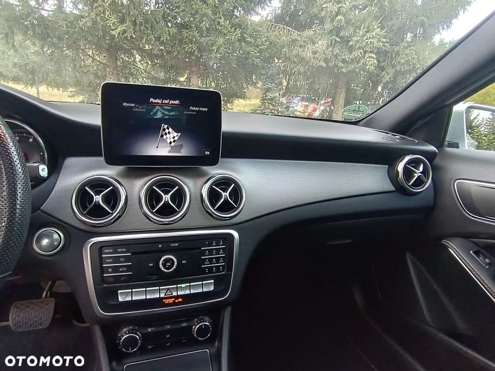 Mercedes-Benz GLA 200 7G-DCT UrbanStyle Edition - 18