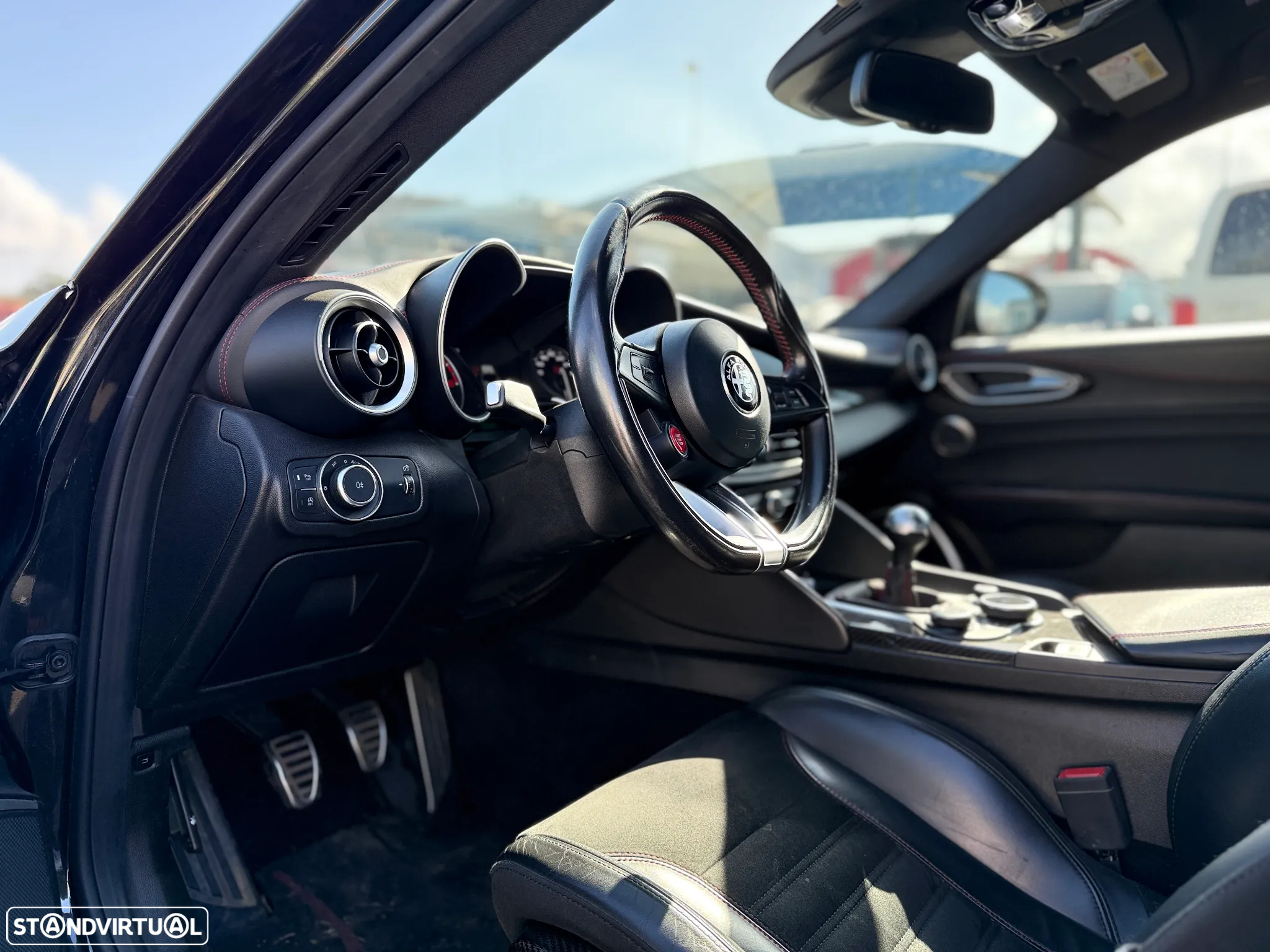 Alfa Romeo Giulia 2.9 V6 Bi-Turbo Quadrifoglio - 17