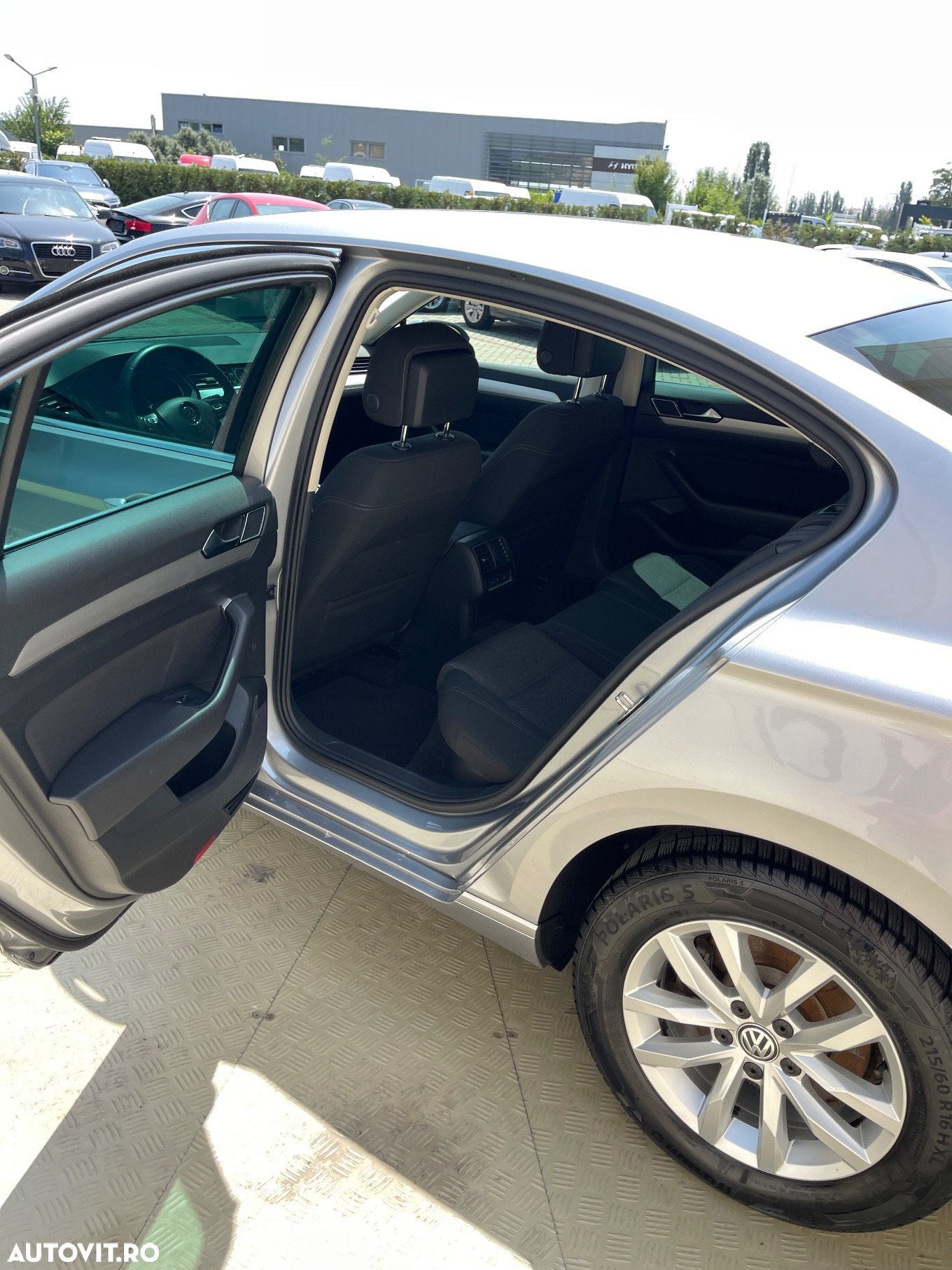 Volkswagen Passat - 25
