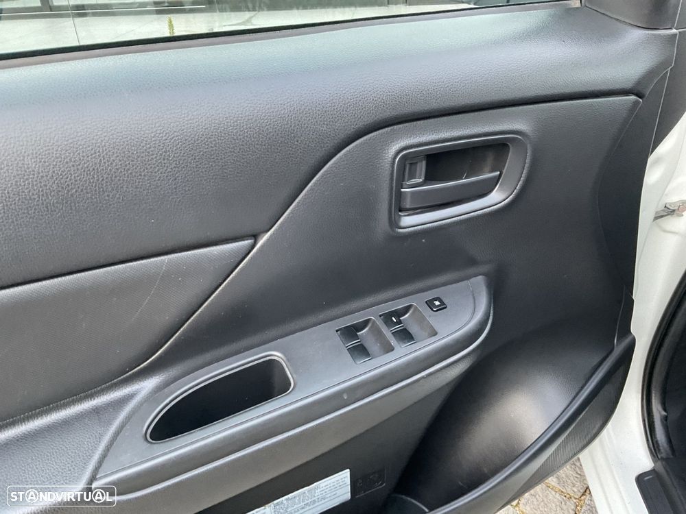 Mitsubishi L200 2.3 DI-D CD Invite Strakar Look 4WD - 21