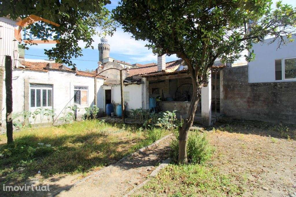 Moradia de 4 frentes tipo Quintinha ewm Vilar de Paraíso - Grande imagem: 2/13