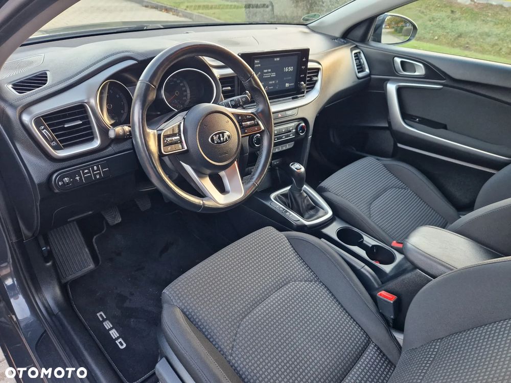 Kia Ceed - 21