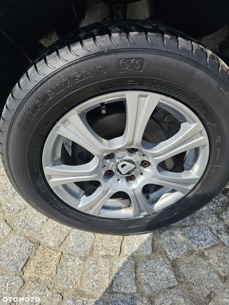 Dacia Duster 1.6 Laureate Euro5 - 15