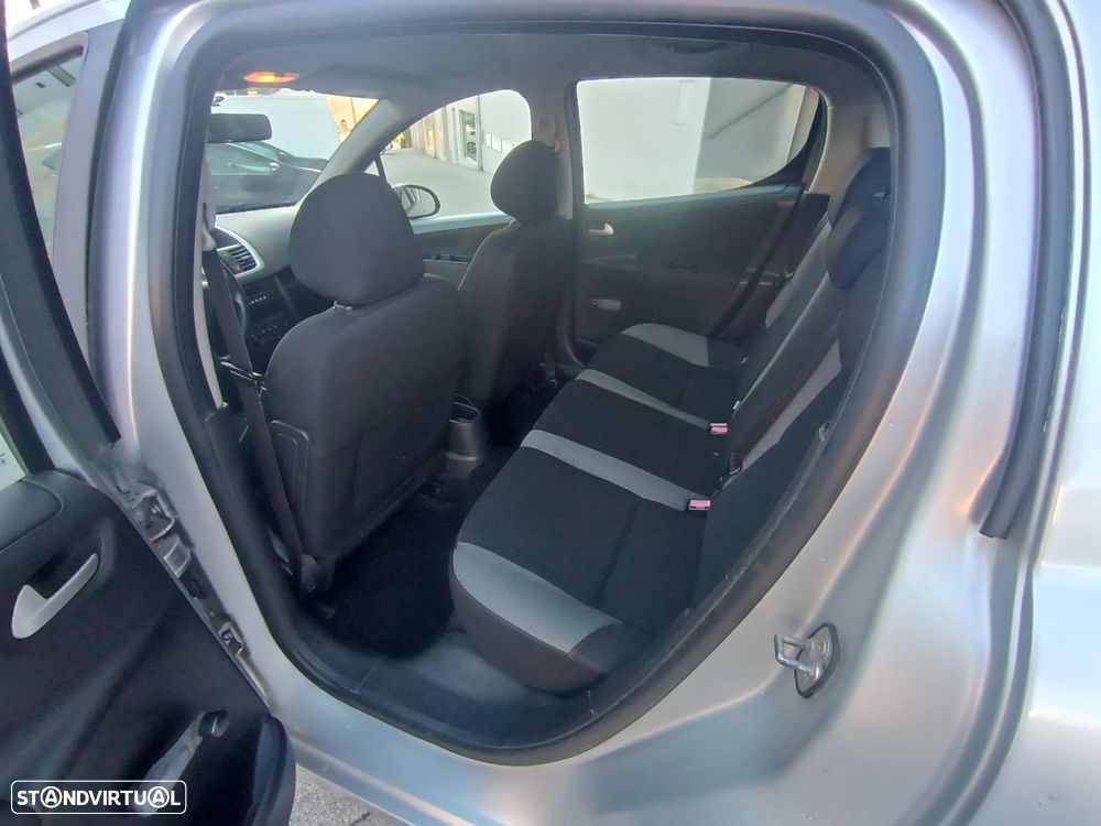 Peugeot 207 1.4 HDi Active - 21