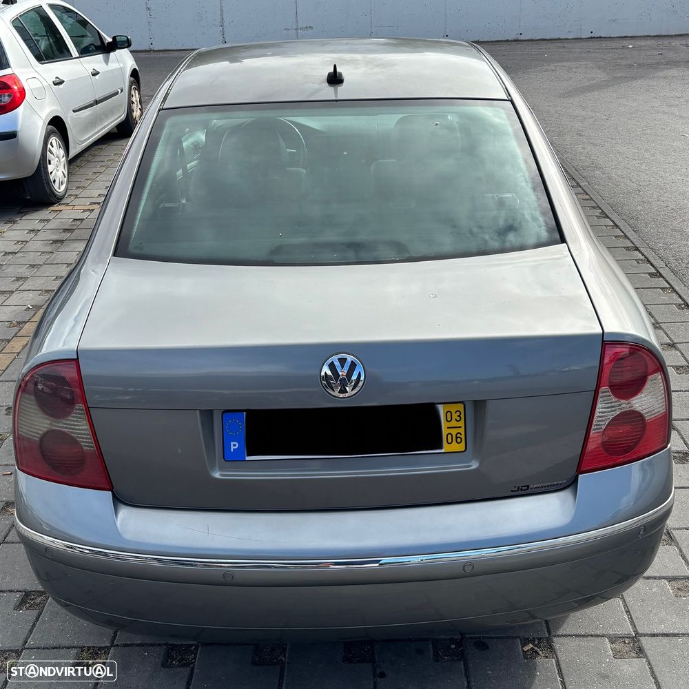 VW Passat 1.9 TDi Highline - 4